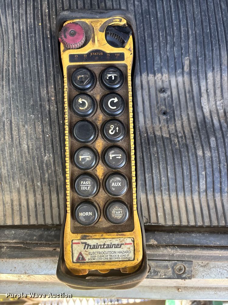 image for item DK0043 2014 Peterbilt 337 utility / service truck