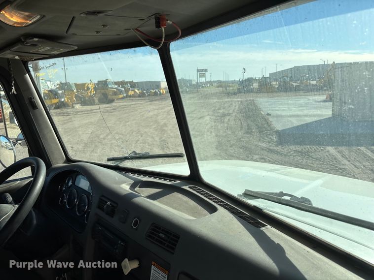 image for item DK0043 2014 Peterbilt 337 utility / service truck