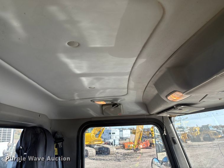 image for item DK0043 2014 Peterbilt 337 utility / service truck