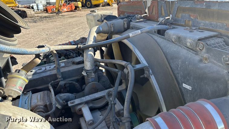 image for item DK0043 2014 Peterbilt 337 utility / service truck