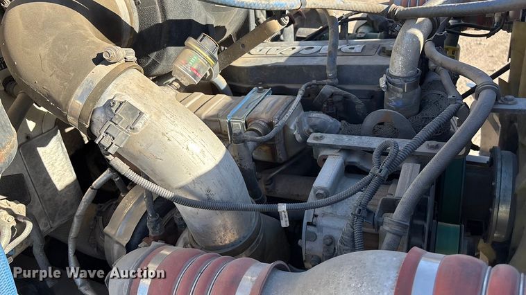 image for item DK0043 2014 Peterbilt 337 utility / service truck