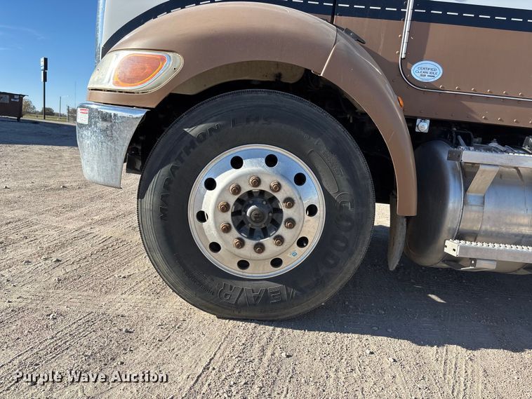 image for item DK0043 2014 Peterbilt 337 utility / service truck