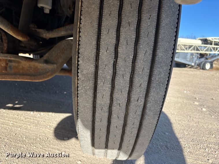 image for item DK0043 2014 Peterbilt 337 utility / service truck