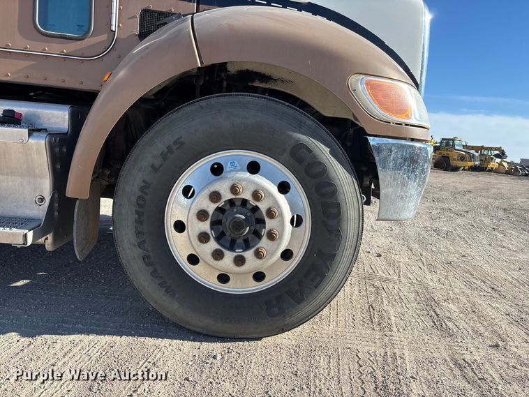 image for item DK0043 2014 Peterbilt 337 utility / service truck