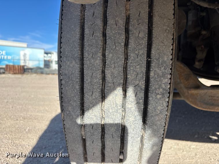 image for item DK0043 2014 Peterbilt 337 utility / service truck