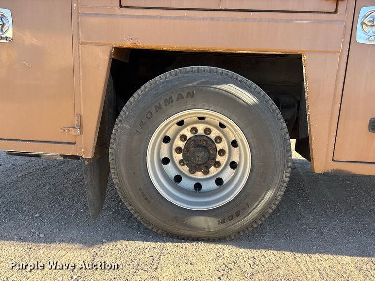 image for item DK0043 2014 Peterbilt 337 utility / service truck