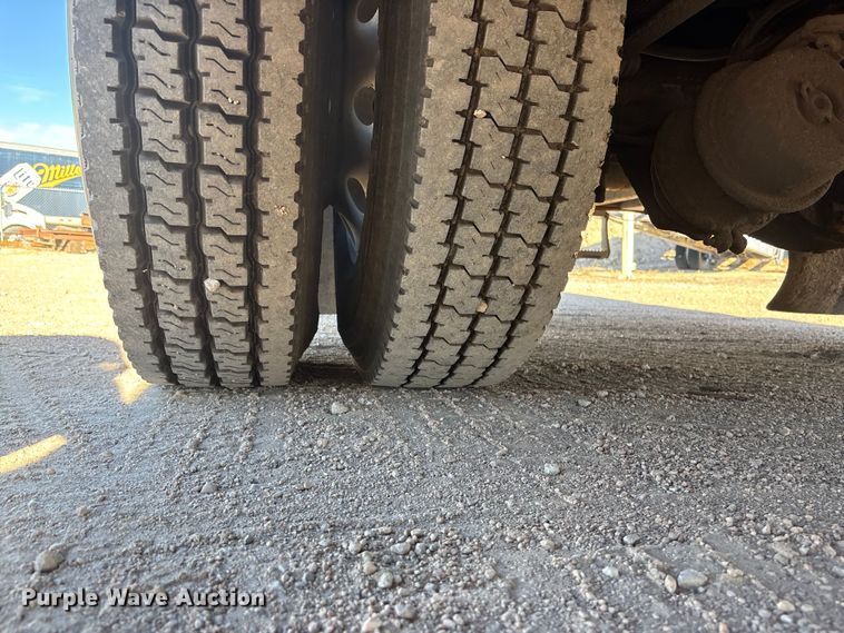 image for item DK0043 2014 Peterbilt 337 utility / service truck