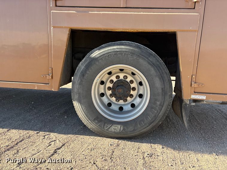 image for item DK0043 2014 Peterbilt 337 utility / service truck