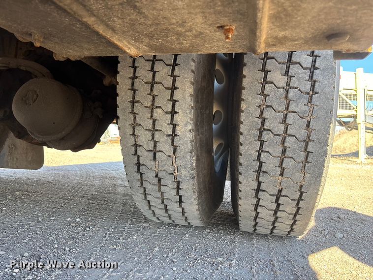 image for item DK0043 2014 Peterbilt 337 utility / service truck