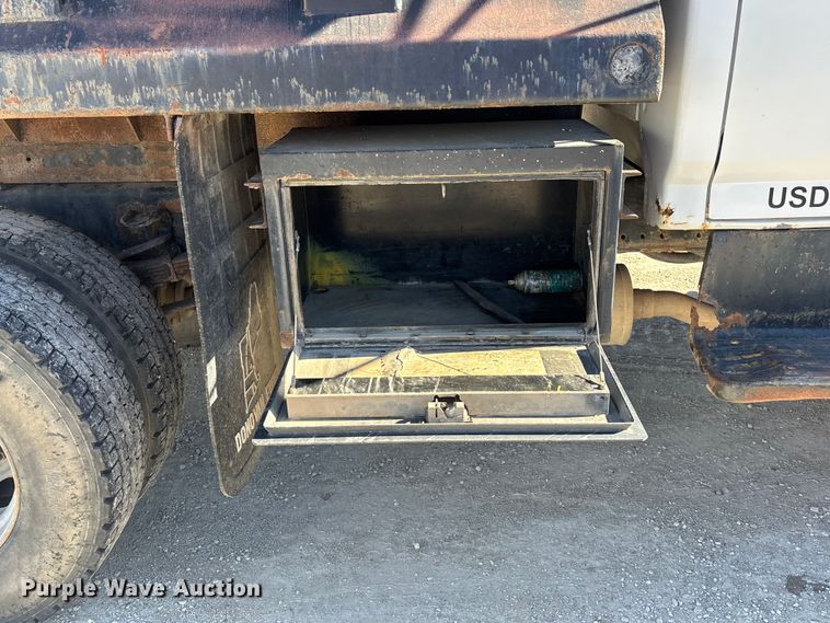 image for item DK0065 1999 Ford F800 dump truck