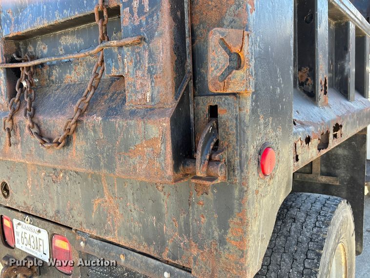 image for item DK0065 1999 Ford F800 dump truck