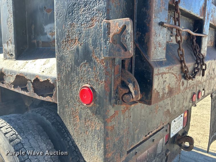 image for item DK0065 1999 Ford F800 dump truck