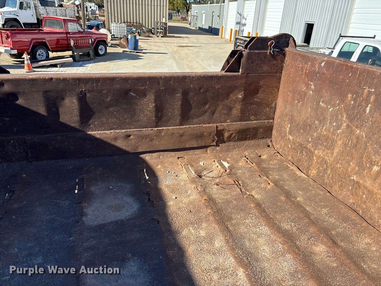 image for item DK0065 1999 Ford F800 dump truck