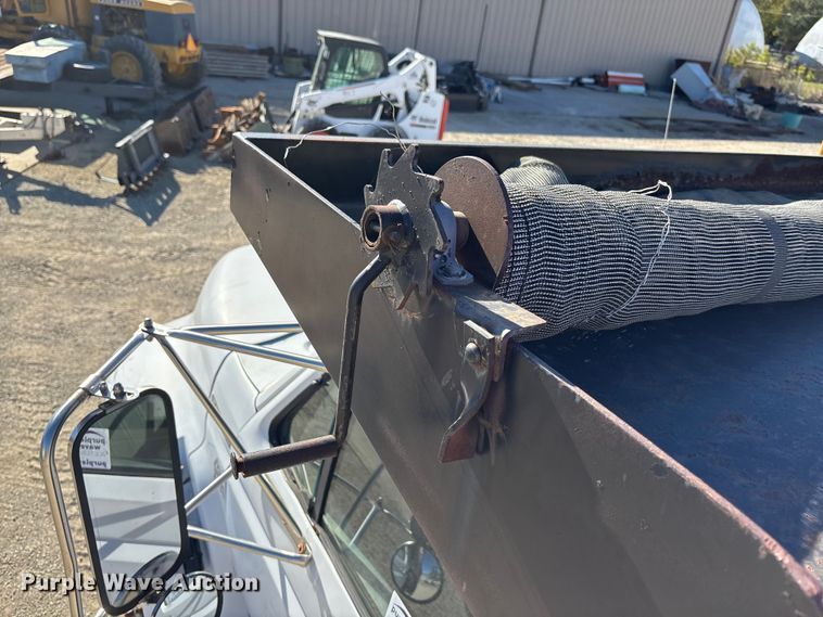 image for item DK0065 1999 Ford F800 dump truck