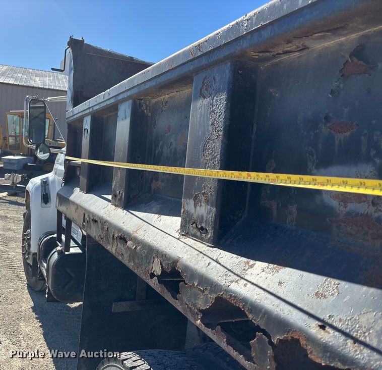 image for item DK0065 1999 Ford F800 dump truck