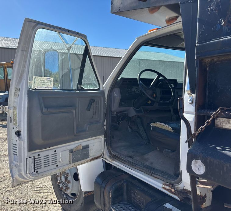 image for item DK0065 1999 Ford F800 dump truck