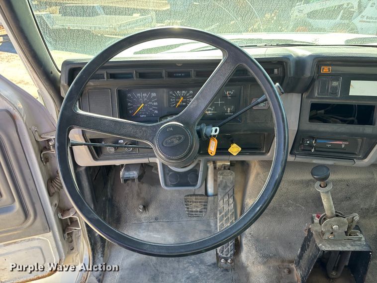 image for item DK0065 1999 Ford F800 dump truck