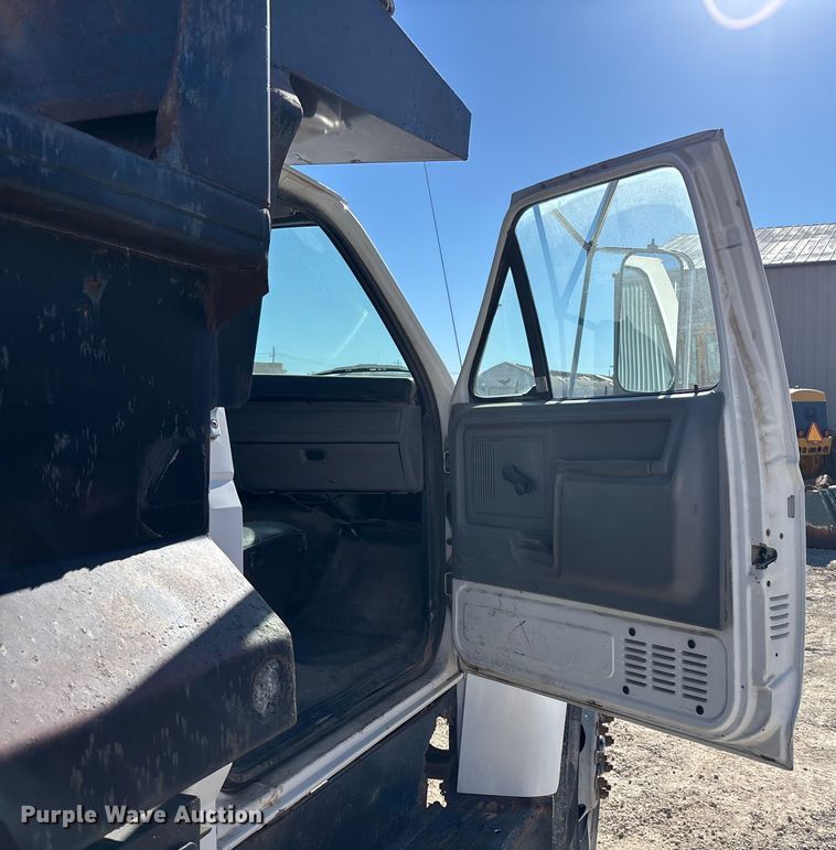 image for item DK0065 1999 Ford F800 dump truck
