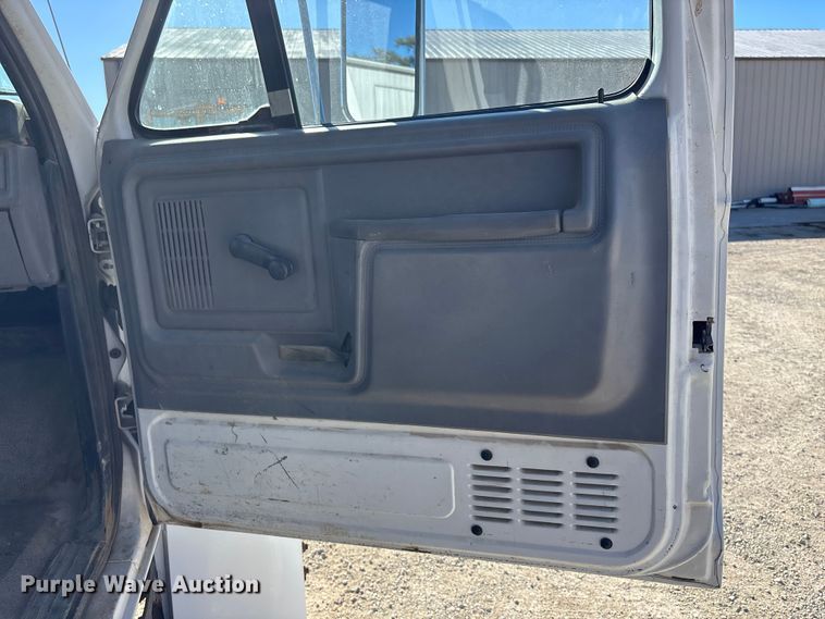 image for item DK0065 1999 Ford F800 dump truck