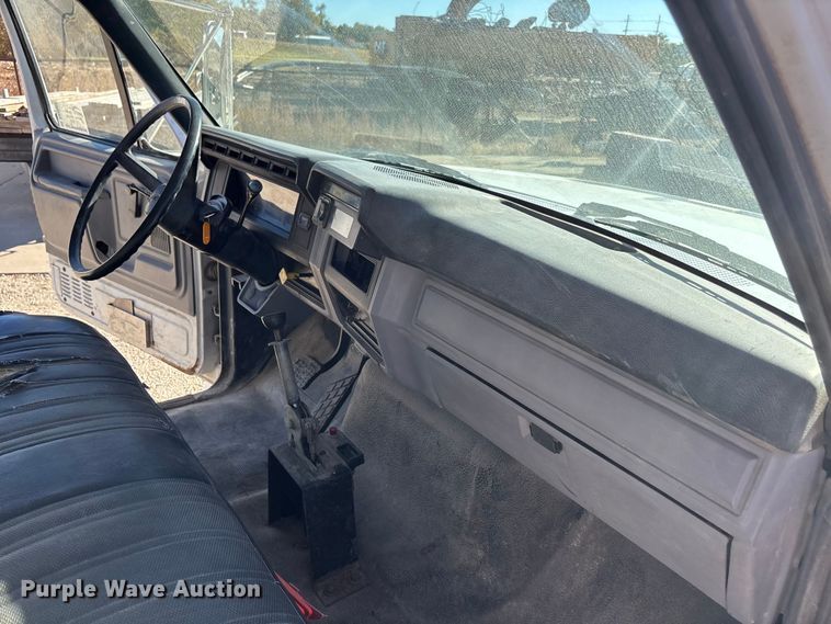 image for item DK0065 1999 Ford F800 dump truck