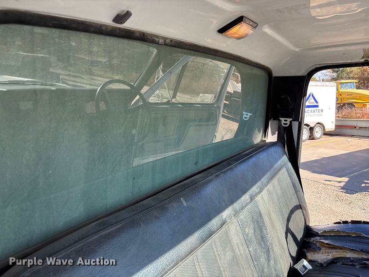 image for item DK0065 1999 Ford F800 dump truck