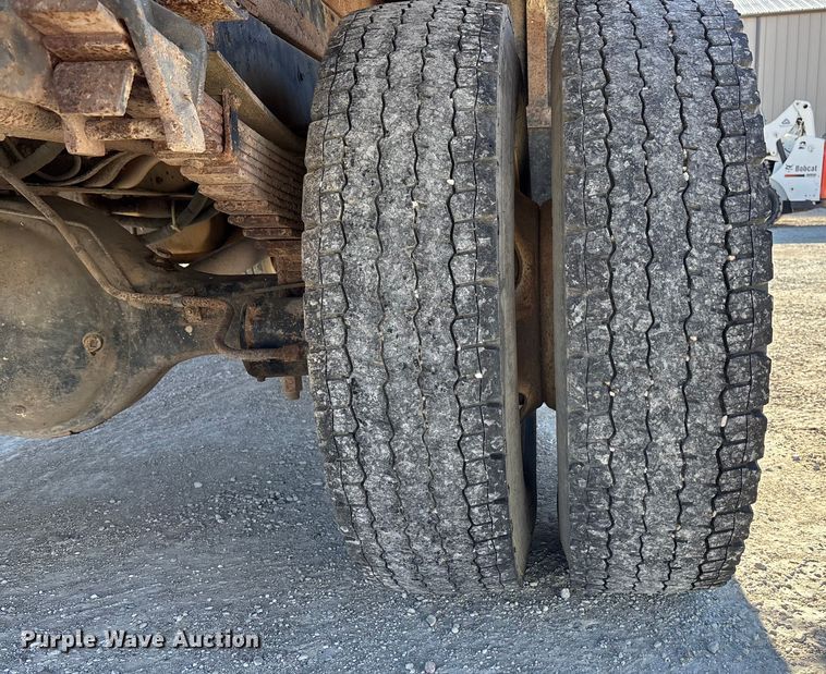 image for item DK0065 1999 Ford F800 dump truck