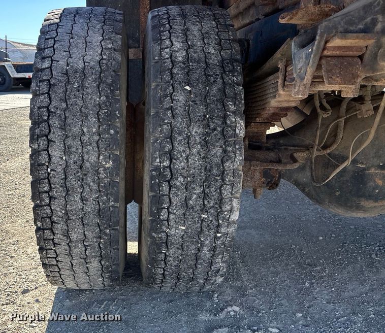 image for item DK0065 1999 Ford F800 dump truck