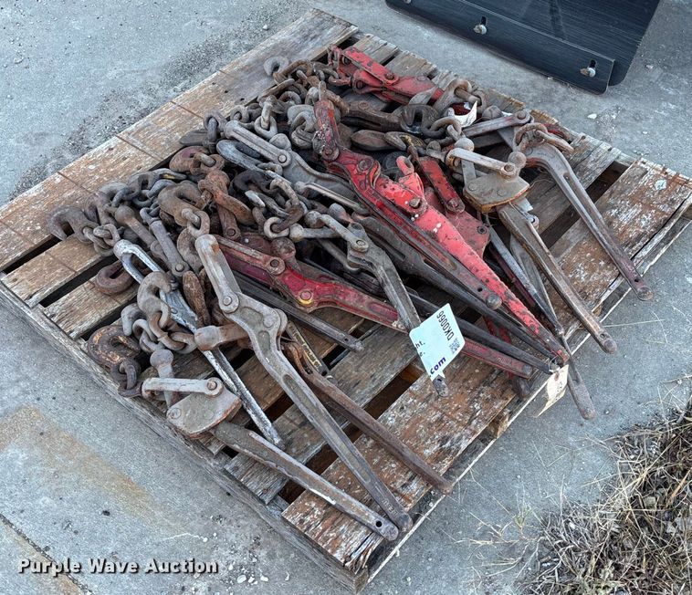 image for item DK0066 Approximately 23 chain binders