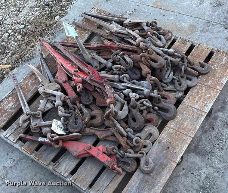 image for item DK0066 Approximately 23 chain binders