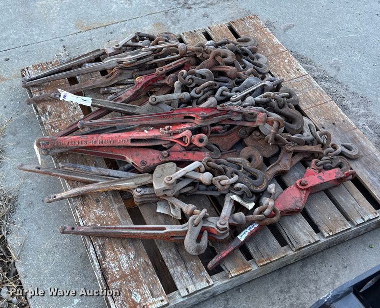 image for item DK0066 Approximately 23 chain binders