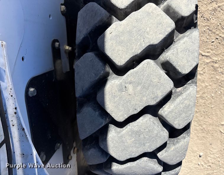 image for item DK0068 2014 Bobcat S590 skid steer loader