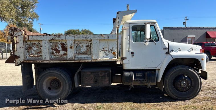 image for item DK0069 1986 International 1754 dump truck