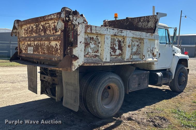 image for item DK0069 1986 International 1754 dump truck