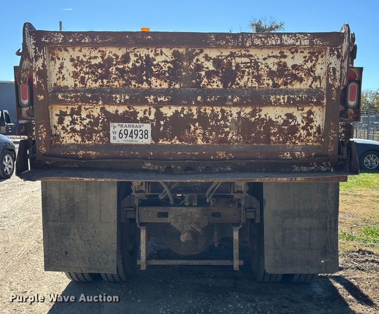 image for item DK0069 1986 International 1754 dump truck