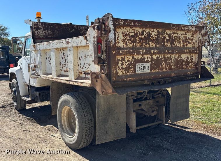 image for item DK0069 1986 International 1754 dump truck