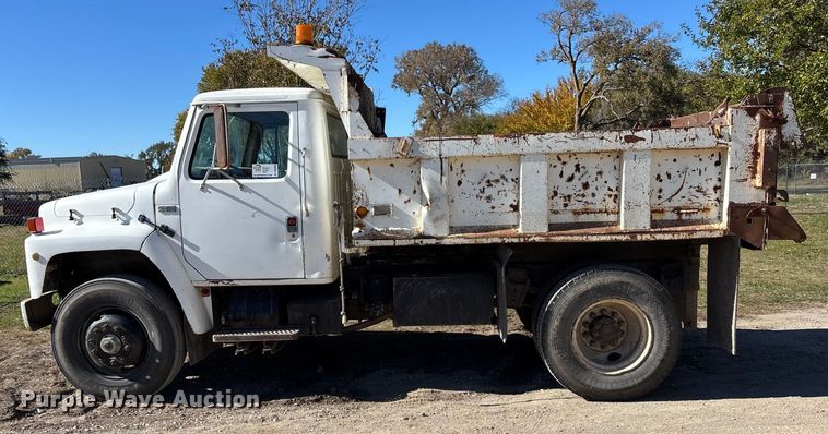 image for item DK0069 1986 International 1754 dump truck