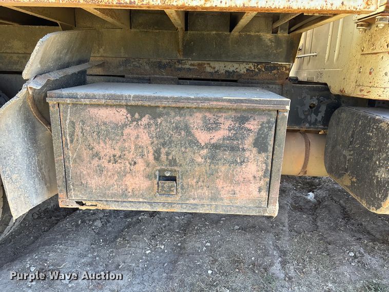image for item DK0069 1986 International 1754 dump truck