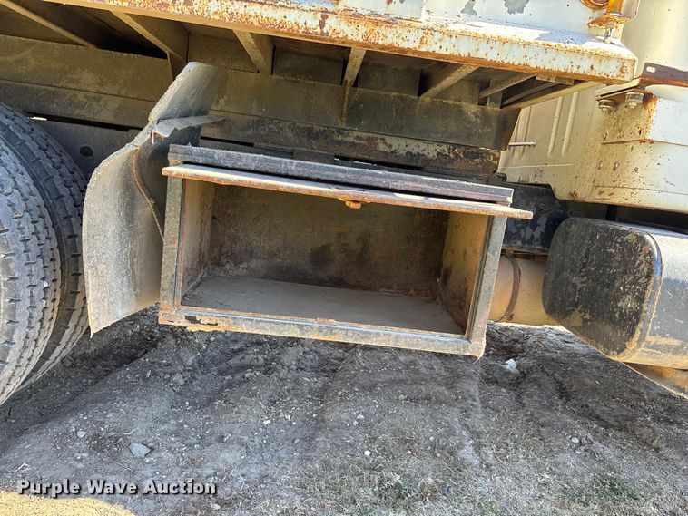 image for item DK0069 1986 International 1754 dump truck
