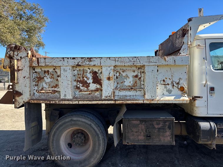image for item DK0069 1986 International 1754 dump truck