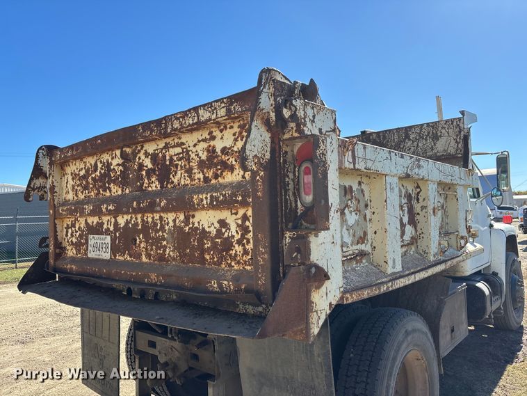 image for item DK0069 1986 International 1754 dump truck