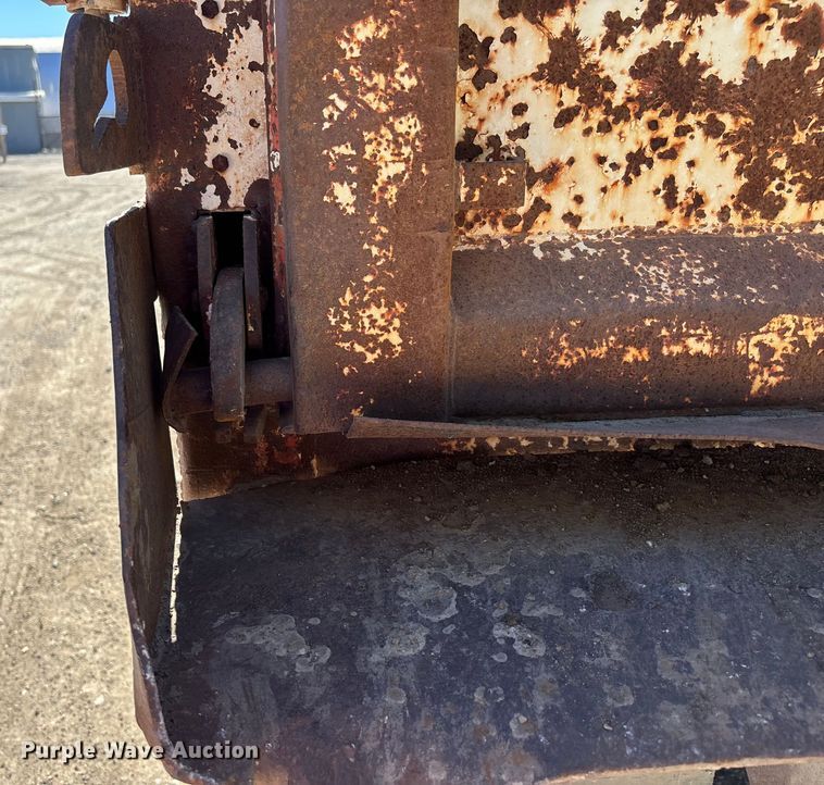 image for item DK0069 1986 International 1754 dump truck