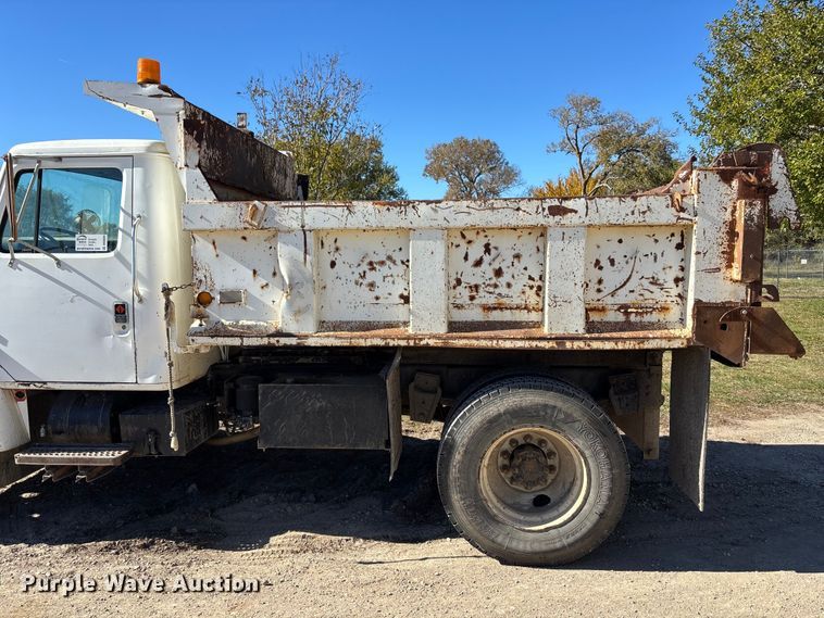 image for item DK0069 1986 International 1754 dump truck