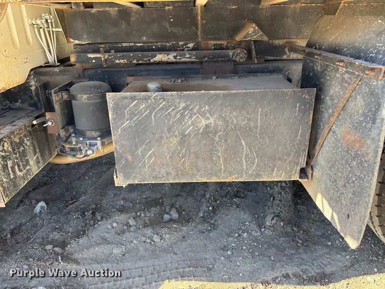 image for item DK0069 1986 International 1754 dump truck