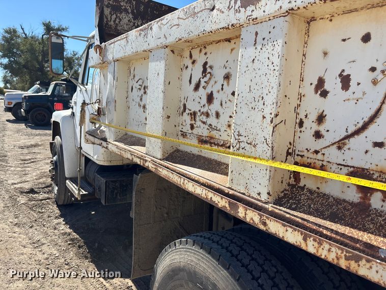 image for item DK0069 1986 International 1754 dump truck