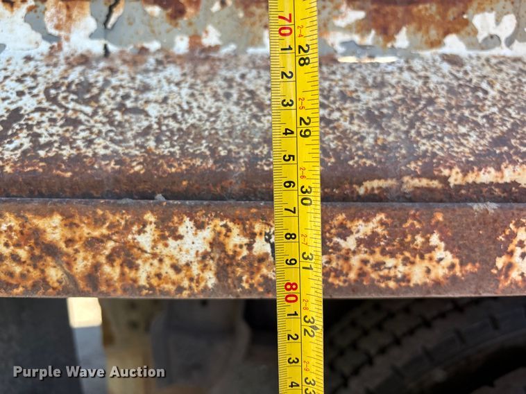 image for item DK0069 1986 International 1754 dump truck