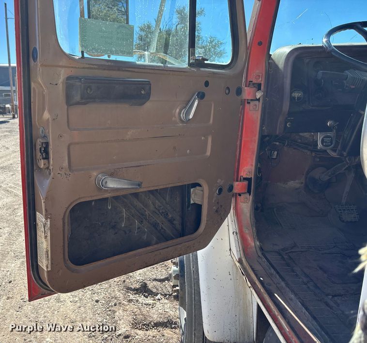 image for item DK0069 1986 International 1754 dump truck