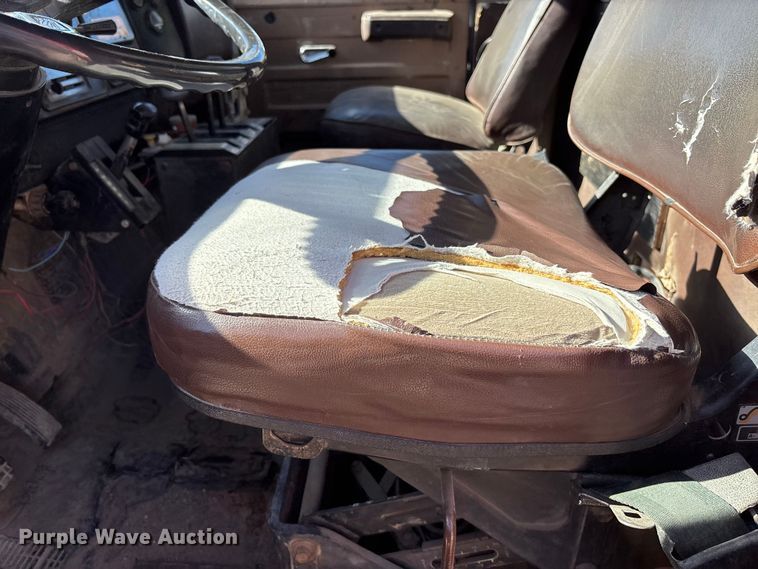 image for item DK0069 1986 International 1754 dump truck