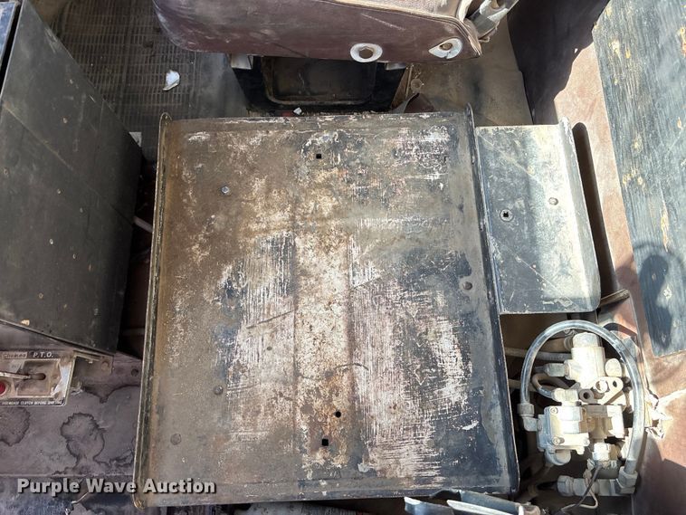 image for item DK0069 1986 International 1754 dump truck