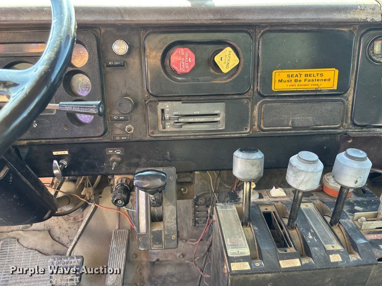 image for item DK0069 1986 International 1754 dump truck