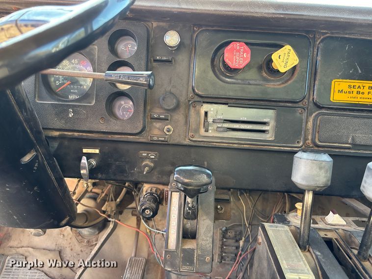 image for item DK0069 1986 International 1754 dump truck